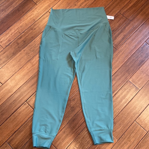 Maternity Old Navy Ankle Powersoft Jogger. Size Large. - Picture 2 of 4
